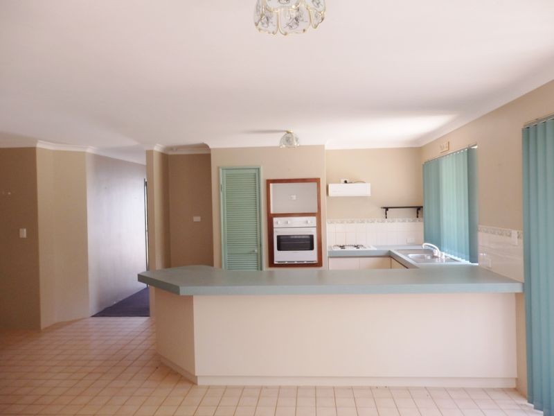 8 Whyatt Green, Leda WA 6170