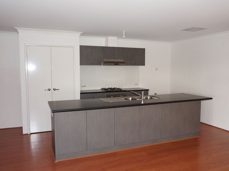 124 Beauchamp Loop, Wellard WA 6170
