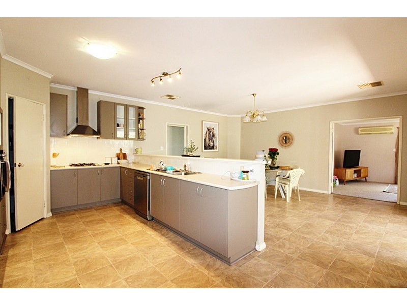 6 Stokesay Street, Orelia WA 6167