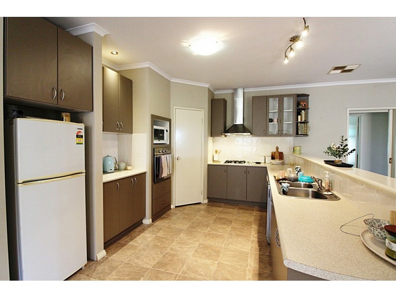 6 Stokesay Street, Orelia WA 6167