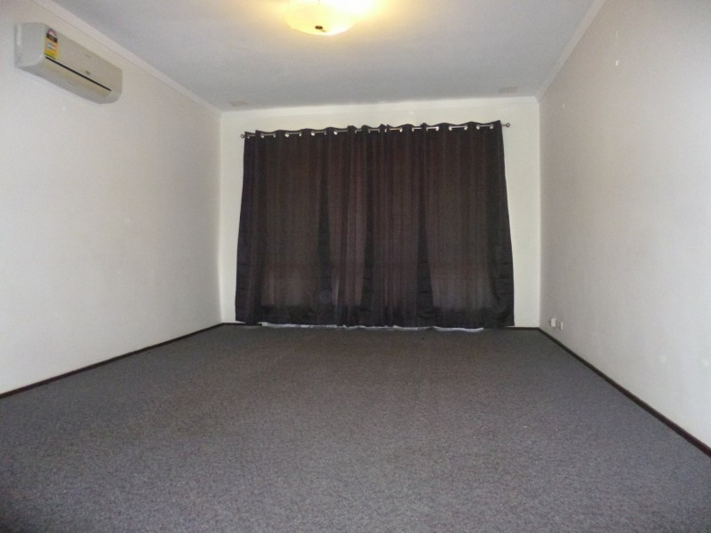 3 Canham Way, Orelia WA 6167