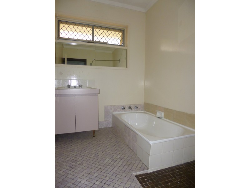 3 Canham Way, Orelia WA 6167