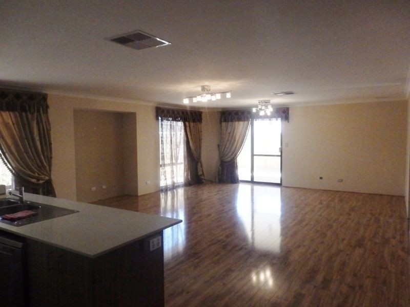 16 Corrour Bend, Bertram WA 6167