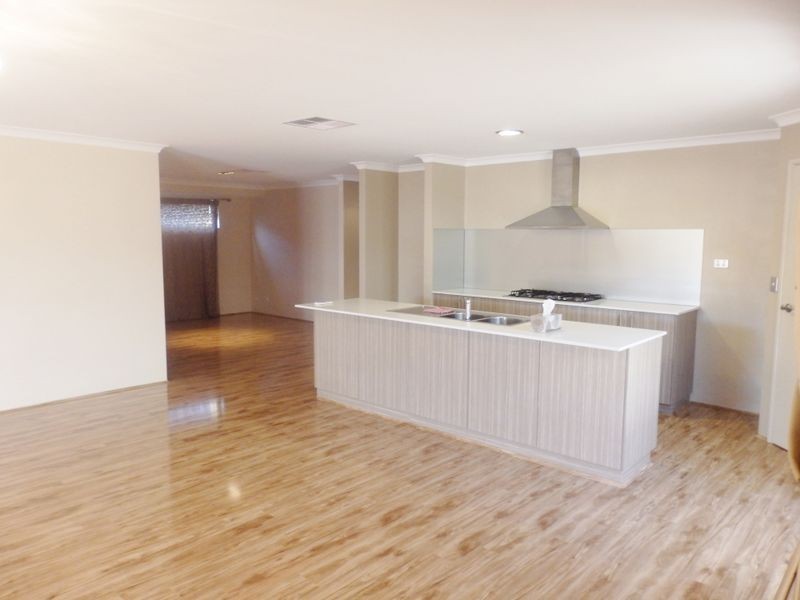 16 Corrour Bend, Bertram WA 6167