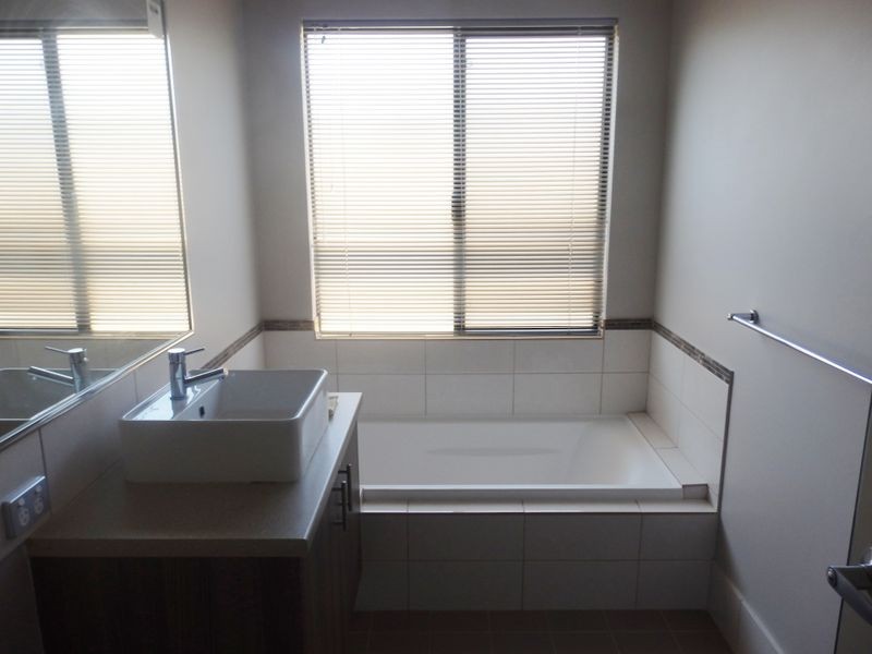 16 Corrour Bend, Bertram WA 6167