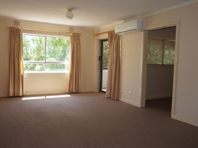 9/4 Canham Way, Orelia WA 6167