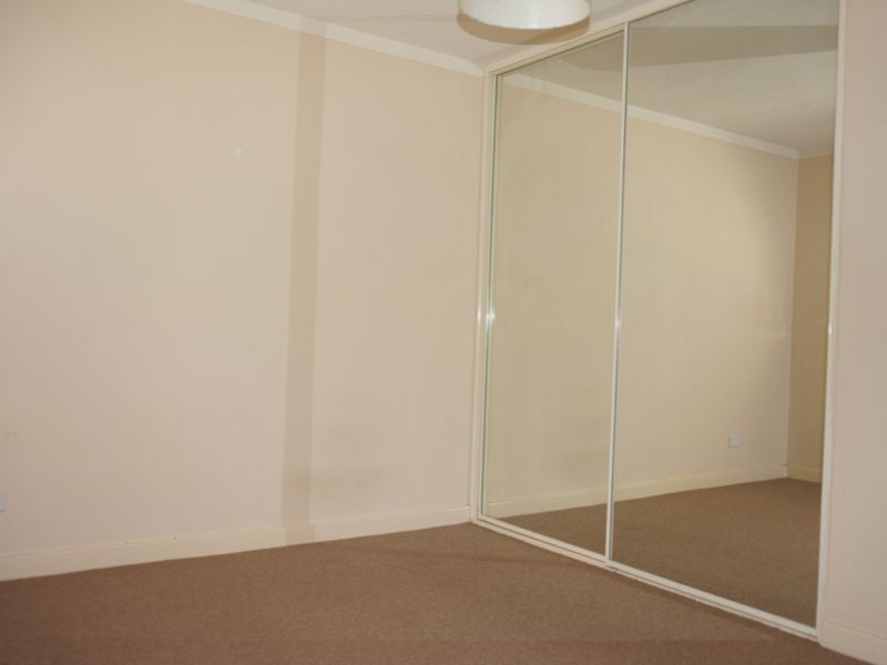 9/4 Canham Way, Orelia WA 6167