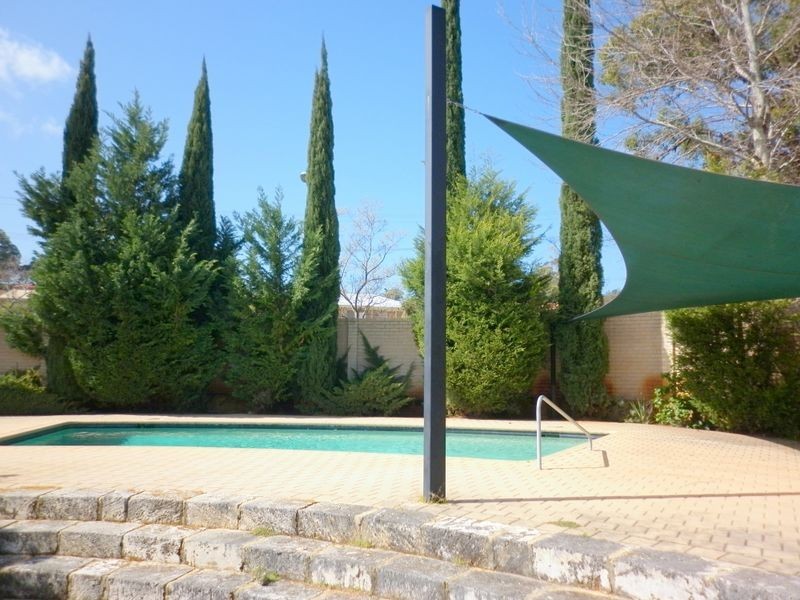 9/4 Canham Way, Orelia WA 6167