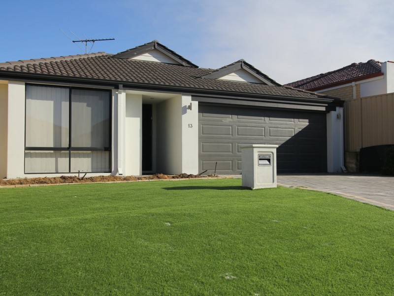 13 Stratford Road, Bertram WA 6167