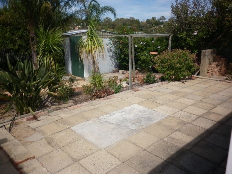 18 Morrit Way, Parmelia WA 6167