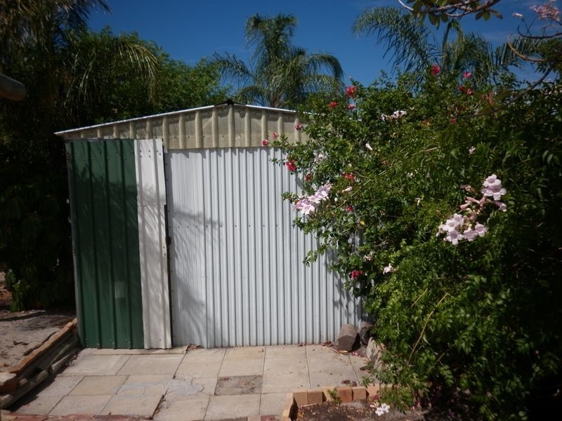 18 Morrit Way, Parmelia WA 6167