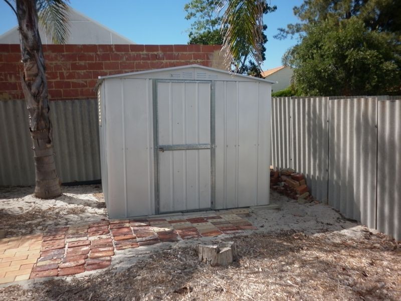 18 Morrit Way, Parmelia WA 6167
