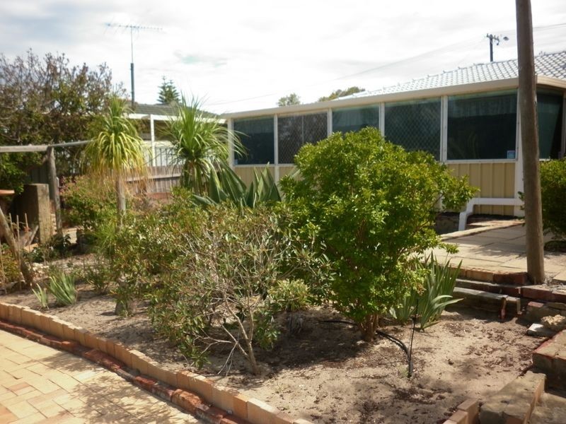 18 Morrit Way, Parmelia WA 6167