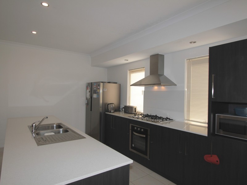 15 Finchley Way, Wellard WA 6170