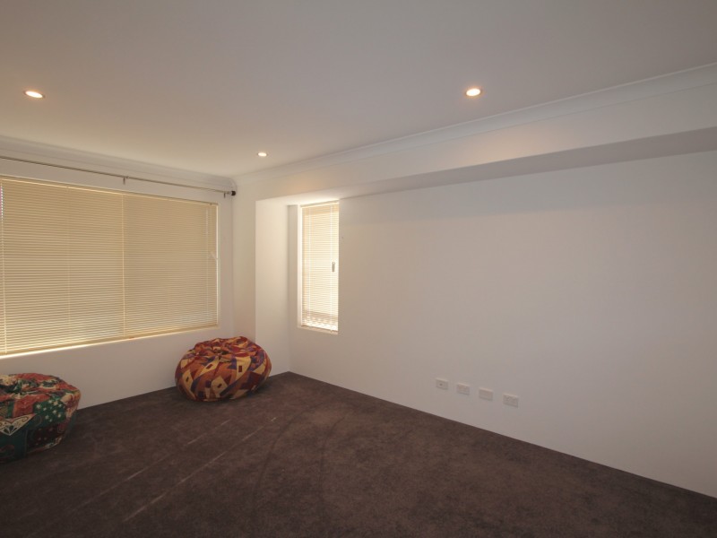 15 Finchley Way, Wellard WA 6170