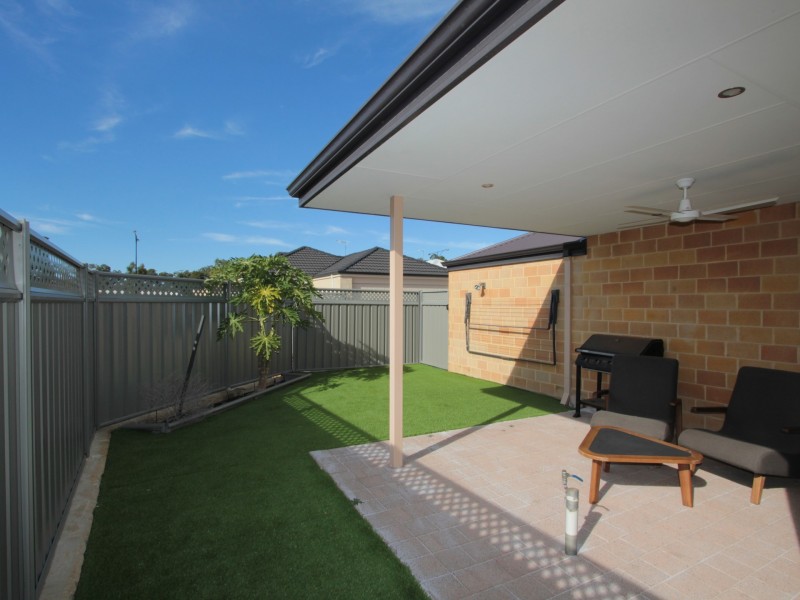15 Finchley Way, Wellard WA 6170