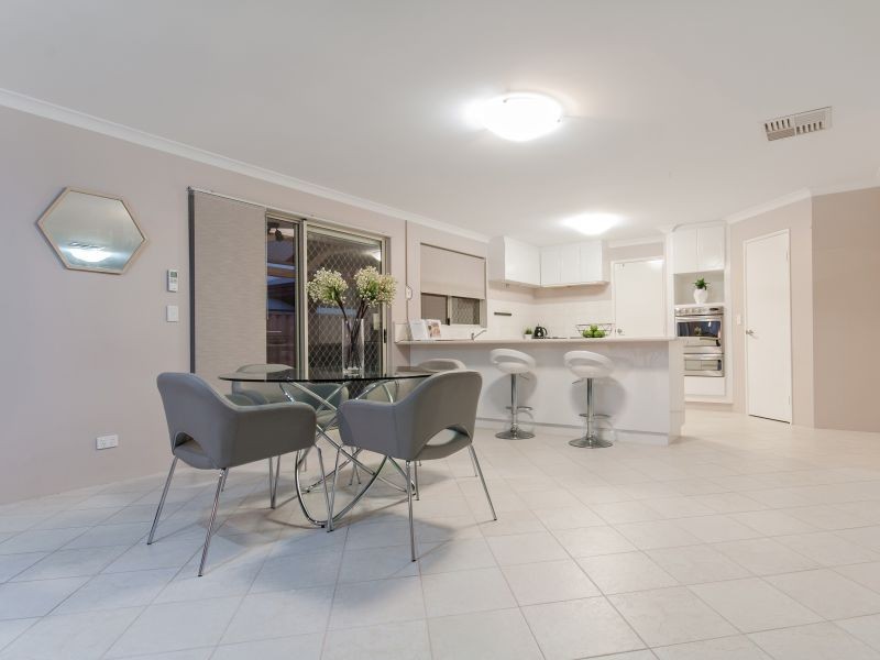 6 Holyrood Close, Orelia WA 6167