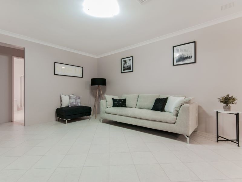 6 Holyrood Close, Orelia WA 6167