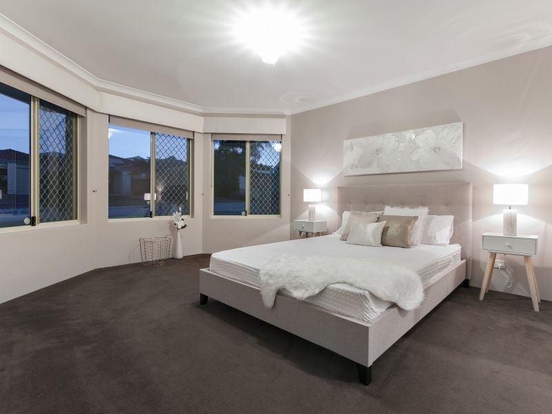 6 Holyrood Close, Orelia WA 6167