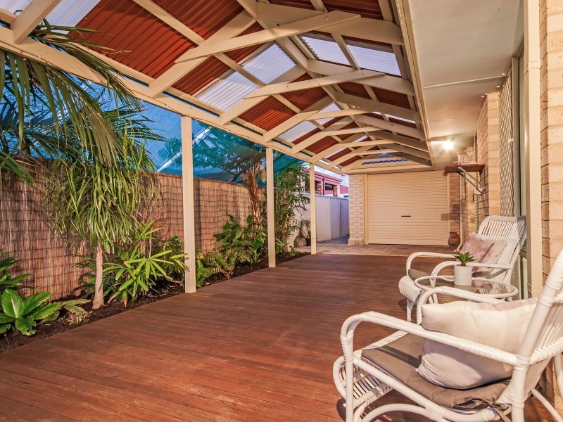 6 Holyrood Close, Orelia WA 6167