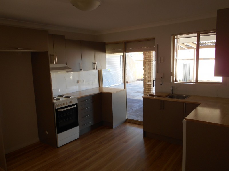 13 Skottowe Parkway, Parmelia WA 6167