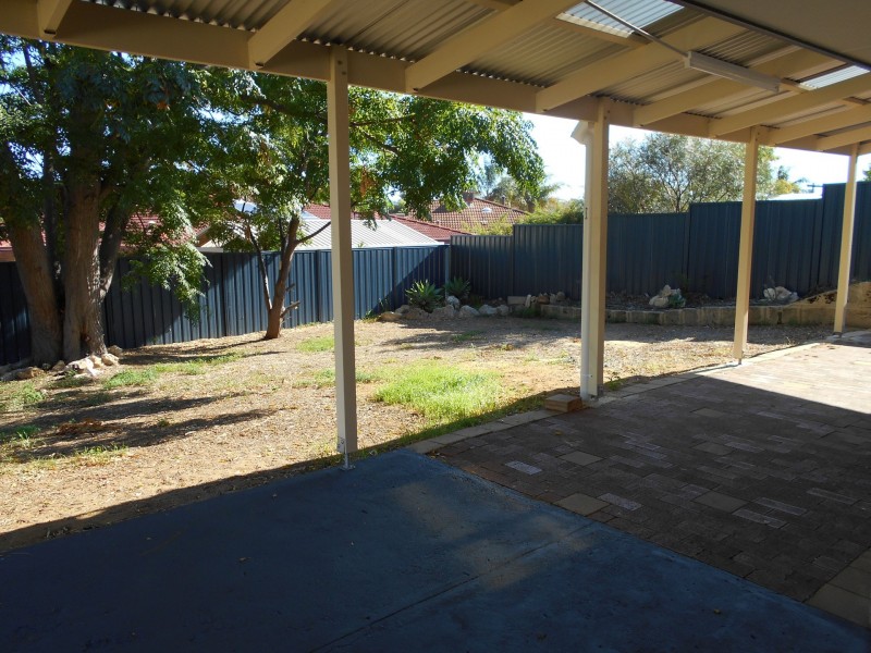 13 Skottowe Parkway, Parmelia WA 6167