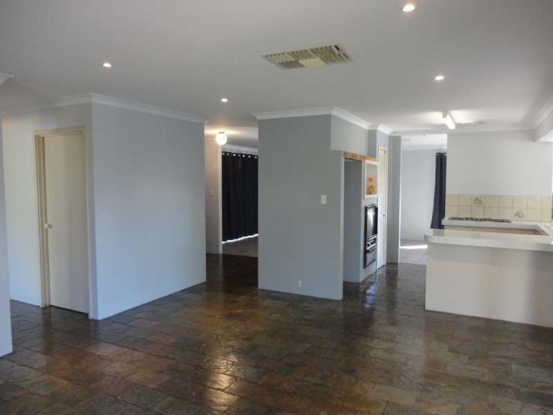 39 Parkway Gardens, Parmelia WA 6167