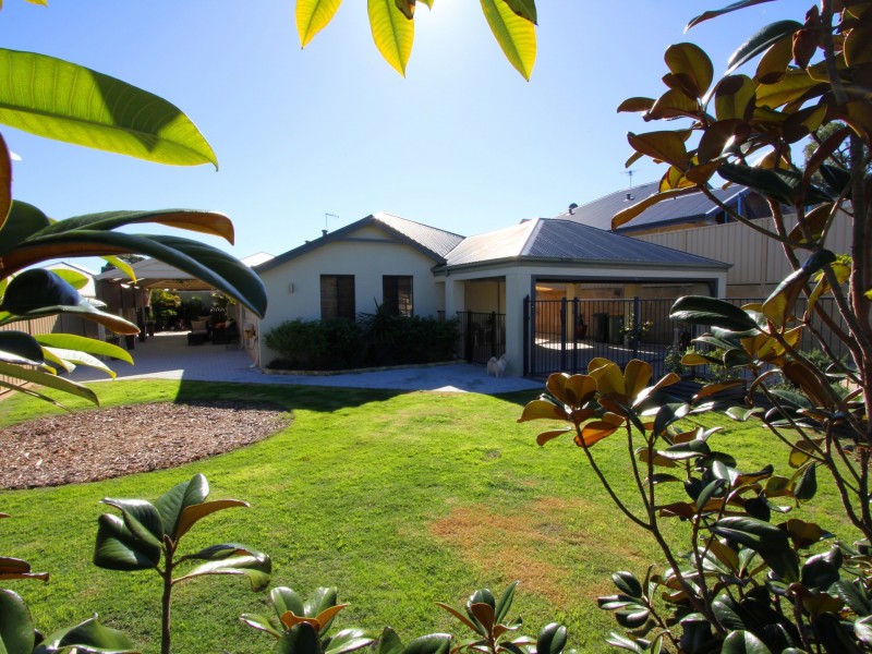 5 Featherstone Road, Orelia WA 6167