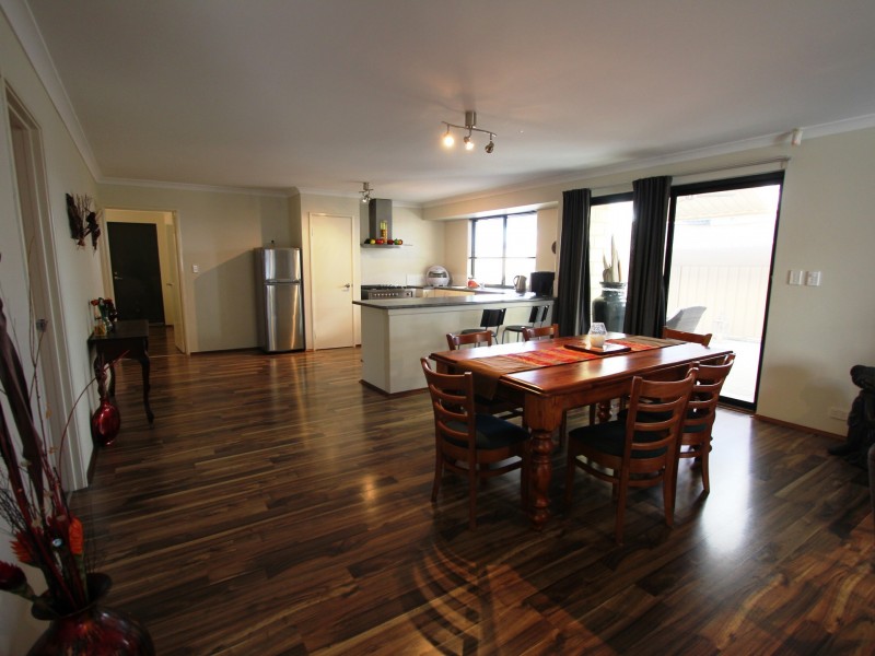 5 Featherstone Road, Orelia WA 6167