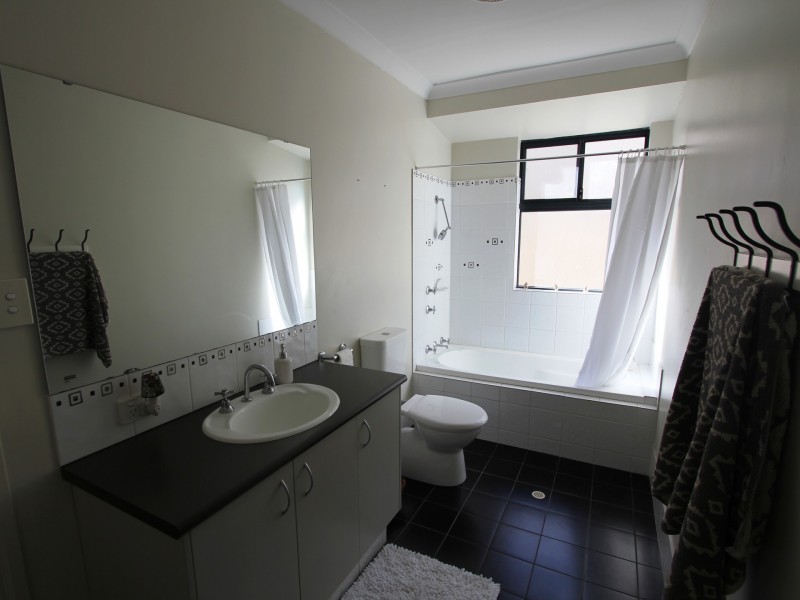 5 Featherstone Road, Orelia WA 6167