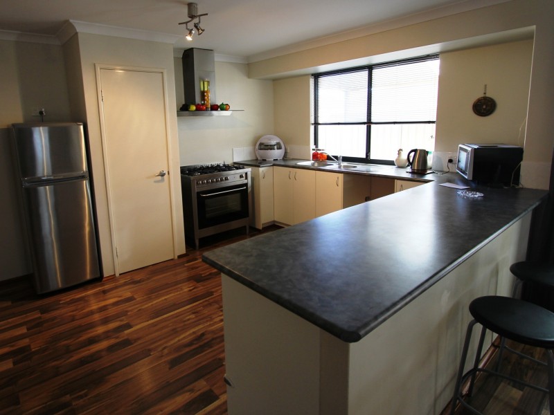 5 Featherstone Road, Orelia WA 6167