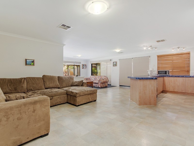 7 Nunney Road, Orelia WA 6167