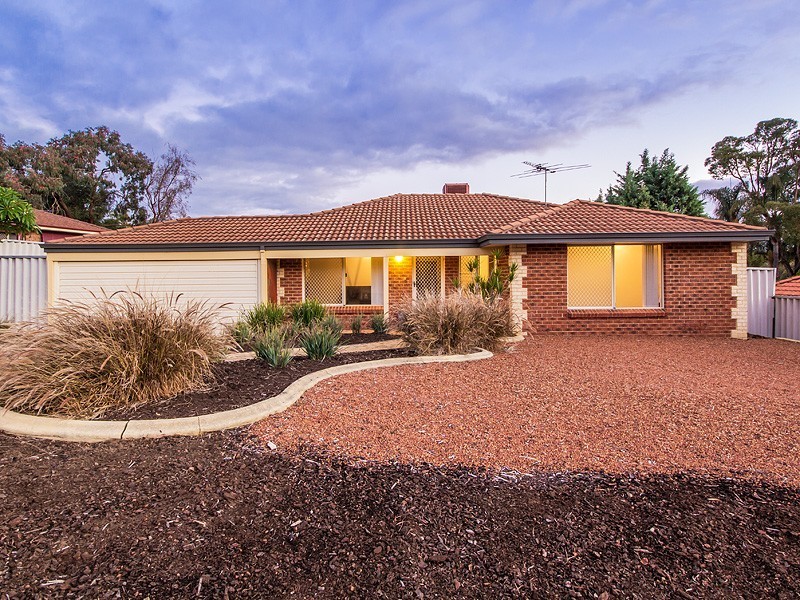 12 Hampshire Gardens, Parmelia WA 6167