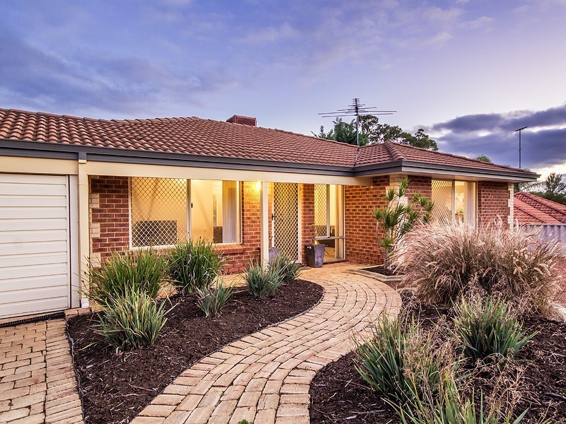 12 Hampshire Gardens, Parmelia WA 6167