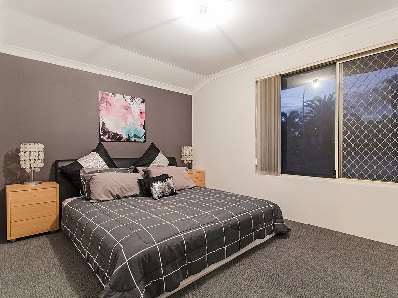 12 Hampshire Gardens, Parmelia WA 6167