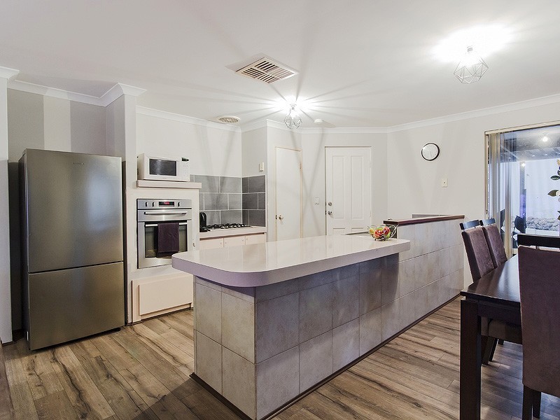 12 Hampshire Gardens, Parmelia WA 6167