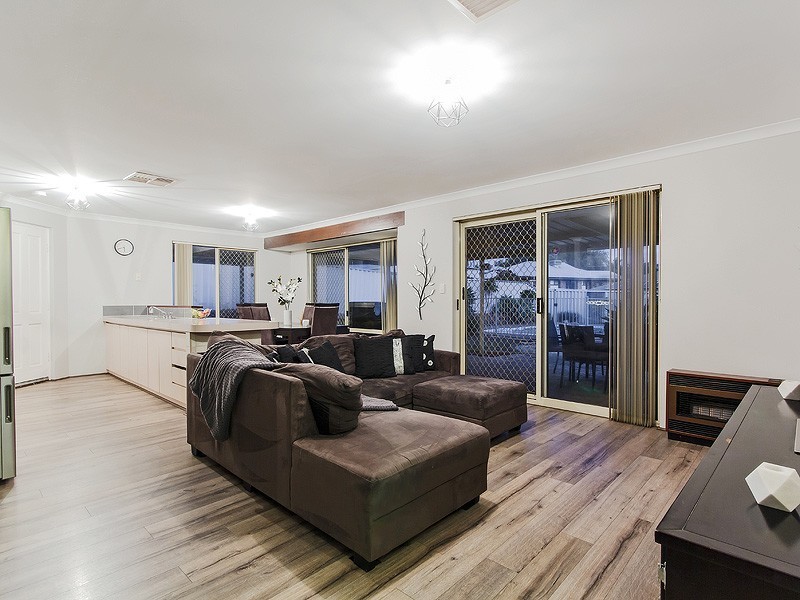 12 Hampshire Gardens, Parmelia WA 6167