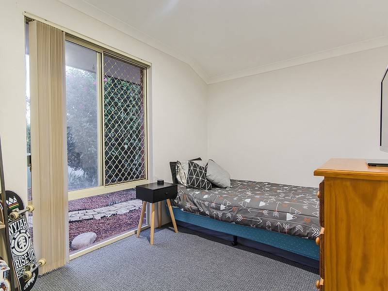 12 Hampshire Gardens, Parmelia WA 6167