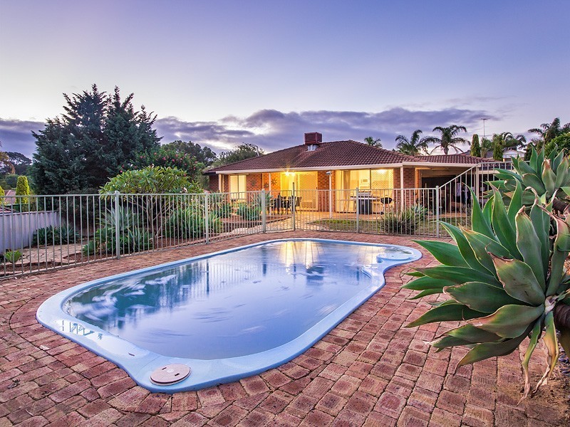 12 Hampshire Gardens, Parmelia WA 6167