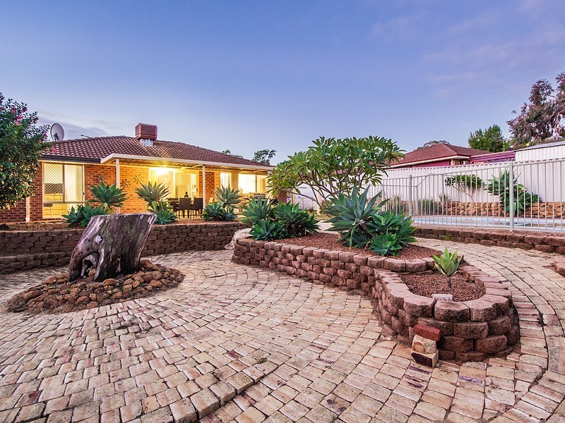 12 Hampshire Gardens, Parmelia WA 6167