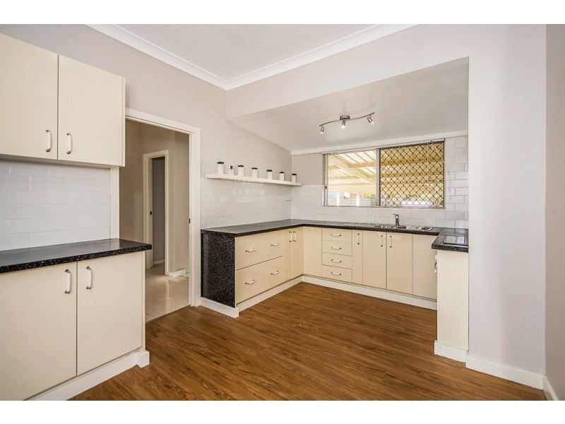 35 Hubbard Way, Medina WA 6167