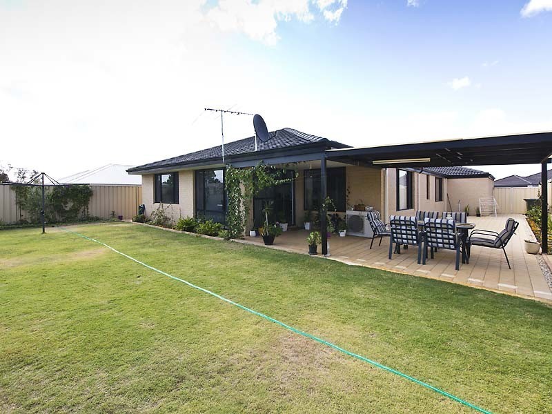 6 Camballin Loop, Bertram WA 6167