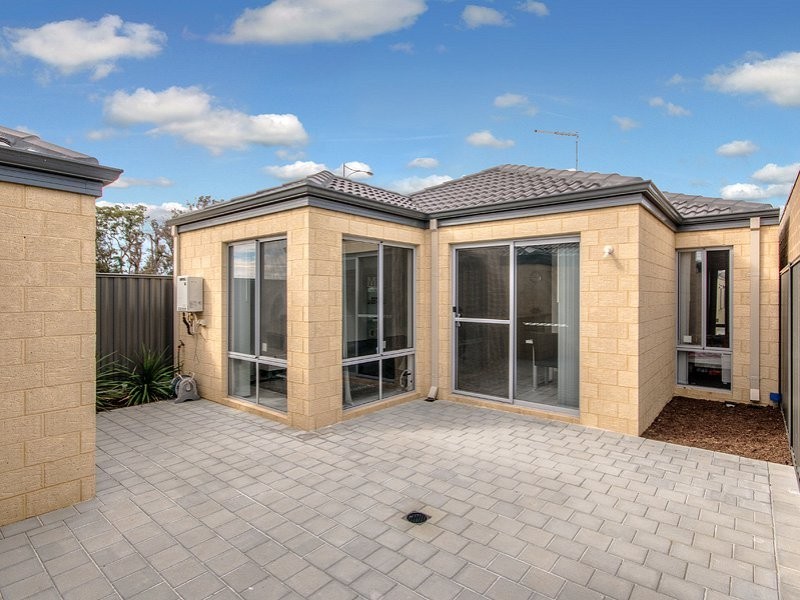 6 Breccia Parade, Wellard WA 6170
