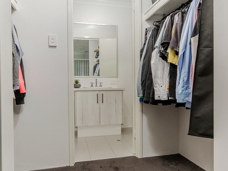 6 Breccia Parade, Wellard WA 6170