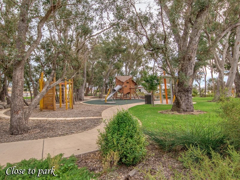 6 Breccia Parade, Wellard WA 6170