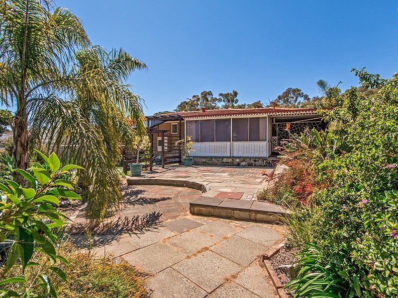 14 Harrison Way, Calista WA 6167
