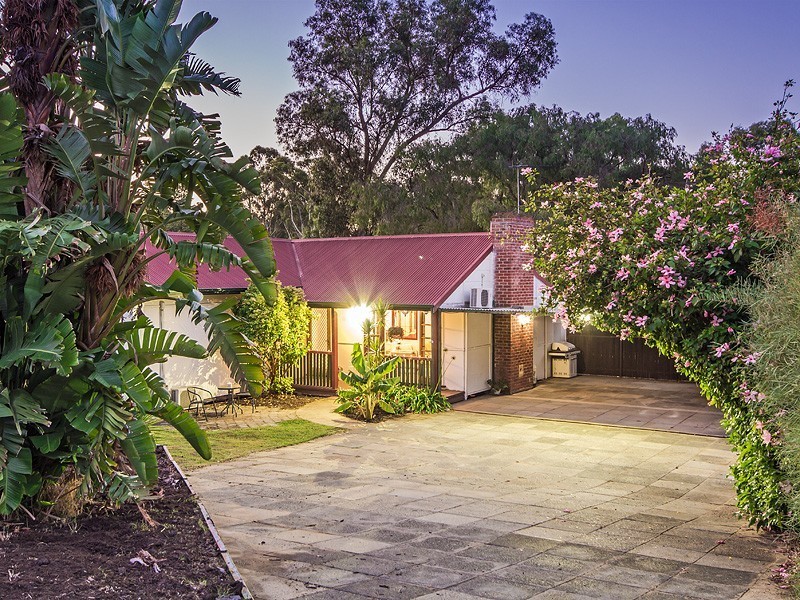 20 Grover Way, Medina WA 6167