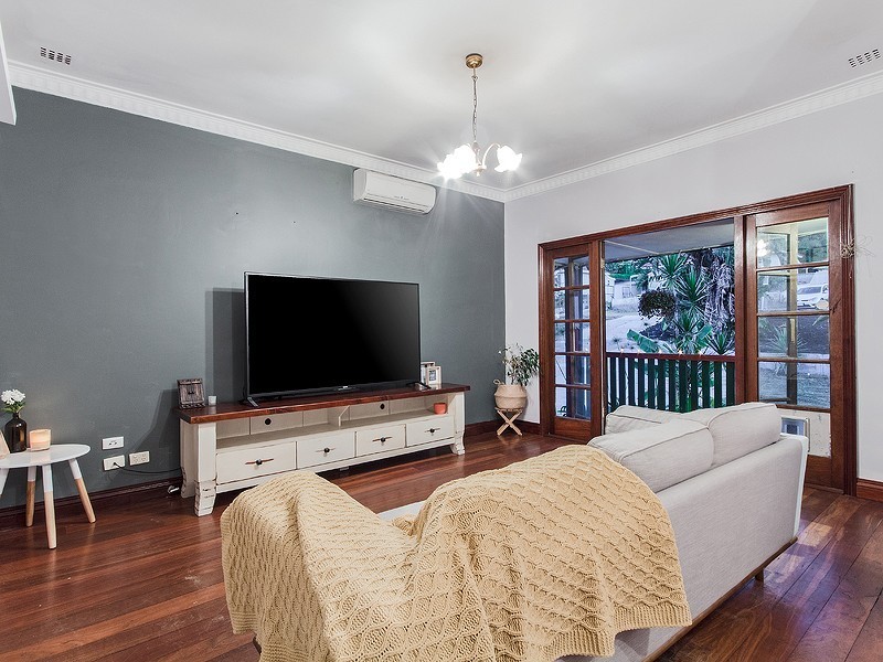 20 Grover Way, Medina WA 6167