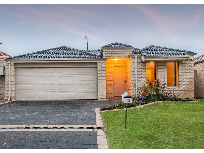 13 Bampton Road, Orelia WA 6167