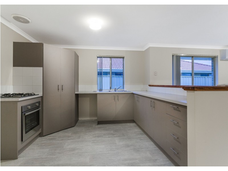 13 Bampton Road, Orelia WA 6167